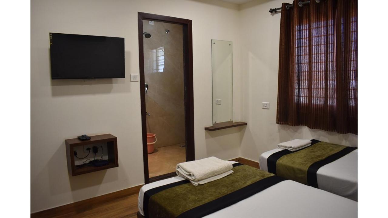 Symphony Suites Bangalore Exterior foto